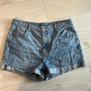 Lightwash High Waisted Mom Shorts